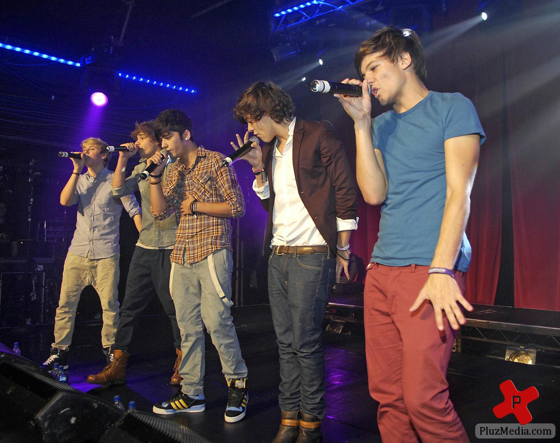 One Direction perform live at G-A-Y nightclub photos | Picture 80776